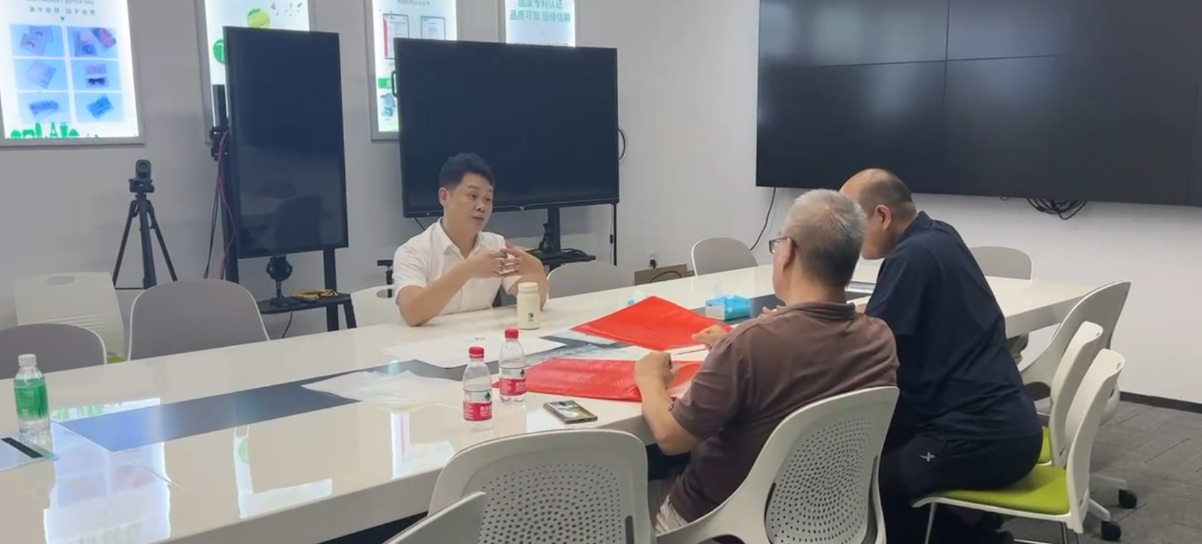 华体会签约ac米兰欢迎金弘敛五金制品来看厂——为环境保护助力的创新包装解决方案(图4)